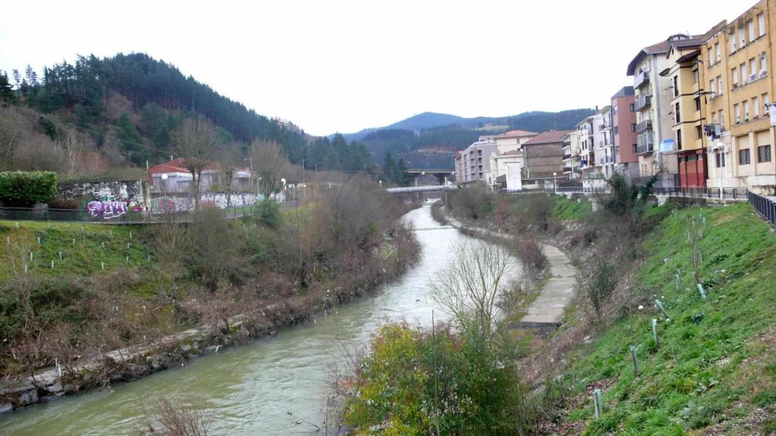 Piso Rio Nervion 15 Minutos Bilbao Appartement Ugao-Miraballes Buitenkant foto